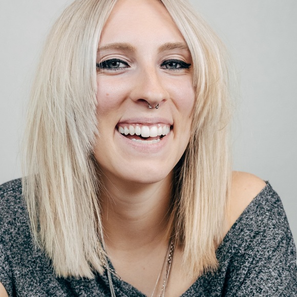 Meet your Posher, Jeanine - Picture 3 of 4